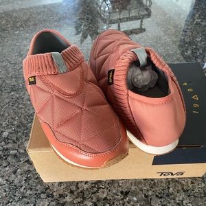 Teva RE Ember women’s size 8 NEW